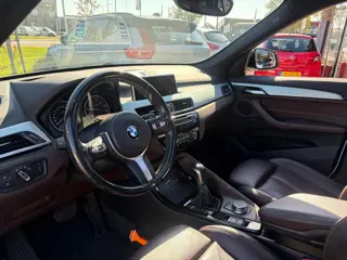 Foto 15 van BMW X1 SDrive20i Centennial High Executive, Panorama dak