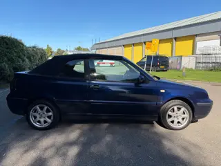 Foto 19 van Volkswagen Golf Cabriolet 1.8 Trendline 113DKM! Velgen! 1999!