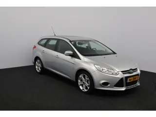 Foto 14 van Ford FOCUS Wagon 1.0 EcoBoost Trend/ D-Riem verv: 166.000 KM!/ Trekhaak/ Airco/ Cruise/ Elek. pakket