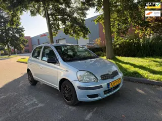 Foto 12 van Toyota Yaris 1.3 VVT-i Idols apk