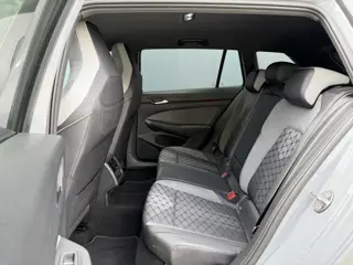 Foto 14 van Volkswagen Golf Variant BWJ 2022 | 1.5 eTSI 131PK R-Line AUTOMAAT | TREKHAAK | 19'' LMV | SPORSTOELE