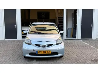 Foto 13 van Toyota Aygo 1.0 5Deurs - Airco - Centraal vergrendeling -