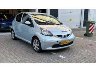 Foto 14 van Toyota Aygo 1.0 5Deurs - Airco - Centraal vergrendeling -