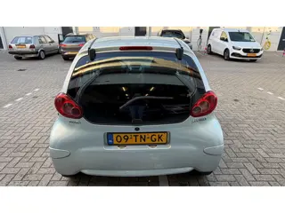 Foto 16 van Toyota Aygo 1.0 5Deurs - Airco - Centraal vergrendeling -