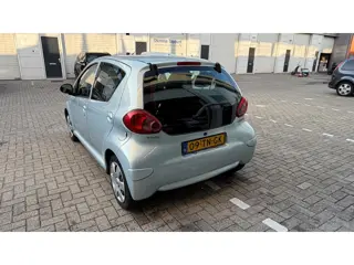 Foto 17 van Toyota Aygo 1.0 5Deurs - Airco - Centraal vergrendeling -