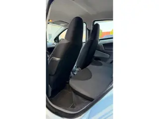Foto 11 van Toyota Aygo 1.0 5Deurs - Airco - Centraal vergrendeling -