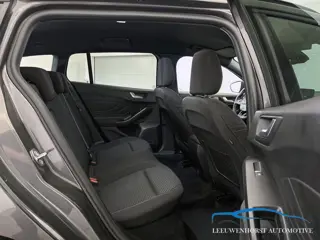 Foto 13 van Ford FOCUS Wagon 1.0 EcoBoost Hybrid ST Line Stoel-stuur verwarming, Apple carplay, clima, cruise, c
