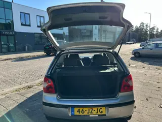 Foto 17 van Volkswagen Polo MET CRUISE CONT, AIRCO & JAAR APK!