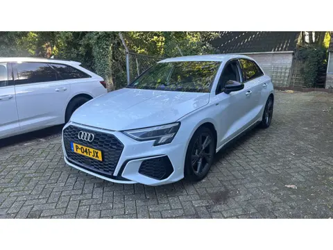 Audi A3 Sportback 35 TFSI S edition Automaat | Airco | CarPlay | Virt. Cockpit | Vol opties | Inruil