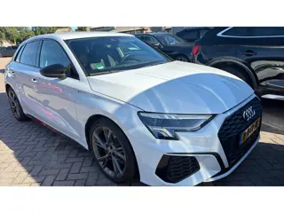 Foto 9 van Audi A3 Sportback 35 TFSI S edition Automaat | Airco | CarPlay | Virt. Cockpit | Vol opties | Inruil