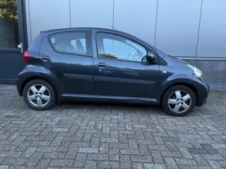 Foto 18 van Toyota Aygo 1.0-12V Sport|Airco|Nieuw Apk