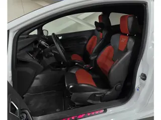 Foto 15 van Ford Fiesta 1.6 ST2 DB VV in 2025 182PK Recaro Stock Keyless Netjes!
