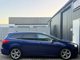 Foto 19 van Ford Focus Wagon 1.0 Titanium RIVISIE BLOK!!!ST-LINE!!AD-KLEPPEN!!
