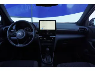 Foto 15 van Toyota Yaris Cross 1.5 Hybrid 130 Dynamic / Stoel&stuurverw. / Comfortpack / Safety- Pack / = INCL.