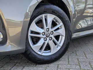 Foto 13 van Toyota Yaris 1.5 VVT-i Active | Afn. Trekhaak | Stoelverwarming | Airco | Camera | ACC