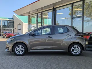 Foto 19 van Toyota Yaris 1.5 VVT-i Active | Afn. Trekhaak | Stoelverwarming | Airco | Camera | ACC