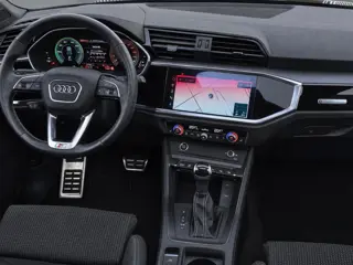 Foto 14 van Audi Q3 Sportback 45 TFSIe 180kW/245PK S Line · Panoramadak · Trekhaak · Camera · Stoelverwarming ·