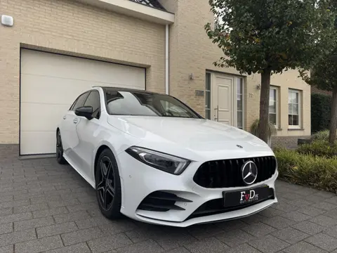 Mercedes-Benz A-Klasse 180 AMG Aut Panoramadak Widescreen SfeerVerlichting Keyless SportLeder Led Ca