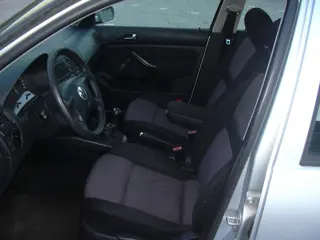 Foto 11 van Volkswagen Golf 1.6-16V Trendline
