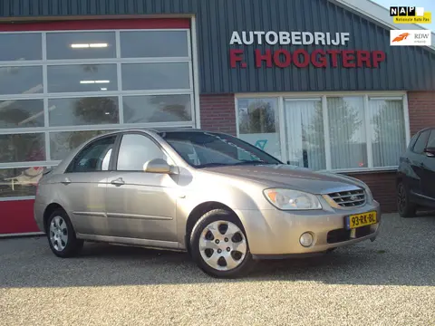 Kia Cerato 2.0-16V EX / Automaat / Airco / Cruise controle / trekhaak