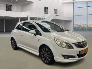 Foto 13 van Opel Corsa 1.4-16V '111' Edition/ VELGEN