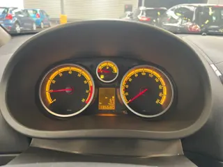 Foto 16 van Opel Corsa 1.4-16V '111' Edition/ VELGEN