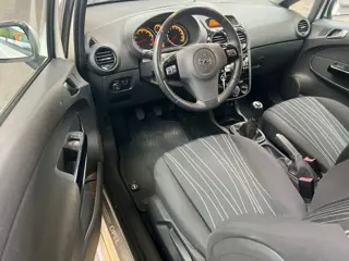 Foto 18 van Opel Corsa 1.4-16V '111' Edition/ VELGEN