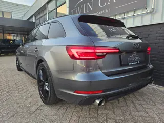 Foto 12 van Audi A4 Avant 2.0 TFSI quattro Sport S line black edition