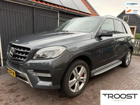 Mercedes-Benz M-klasse 350 | Panorama |Harman en Kardon | Trekhaak | AMG uitlaat |