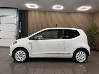 Foto 20 van Volkswagen Up! 1.0 high up! BlueMotion * Airco / Stoelverwarming / Leder / LM Velgen / NL Auto *