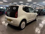 Foto 25 van Volkswagen Up! 1.0 high up! BlueMotion * Airco / Stoelverwarming / Leder / LM Velgen / NL Auto *