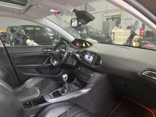 Foto 18 van Peugeot 308 1.6 HDI Allure Pano|Leer|Massage|Navi|Clima|Sensoren