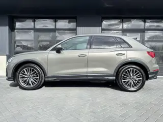 Foto 13 van Audi Q3 35 TFSI S-line Chronos grey (bj 2023, automaat)