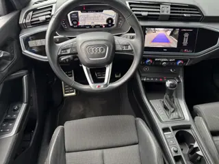 Foto 11 van Audi Q3 35 TFSI S-line Chronos grey (bj 2023, automaat)