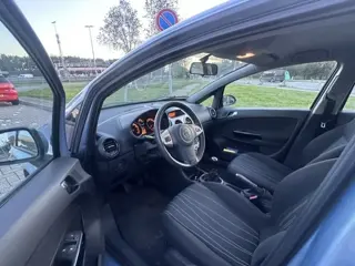 Foto 19 van Opel Corsa 1.2-16V Enjoy (bj 2008)