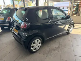 Foto 16 van Toyota Aygo 1.0-12V Comfort Navigator airco elektrische pakket