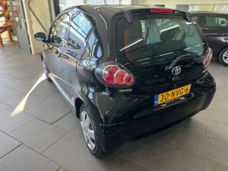 Foto 18 van Toyota Aygo 1.0-12V Comfort Navigator airco elektrische pakket