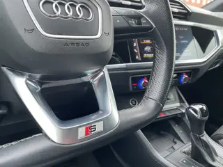 Foto 16 van Audi Q3 Sportback 35 TFSI S-Line Black Pano (bj 2022)