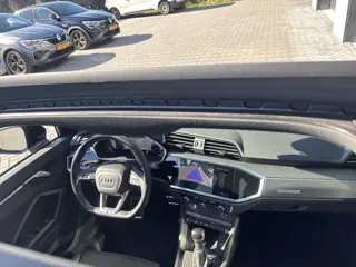 Foto 17 van Audi Q3 Sportback 35 TFSI S-Line Black Pano (bj 2022)