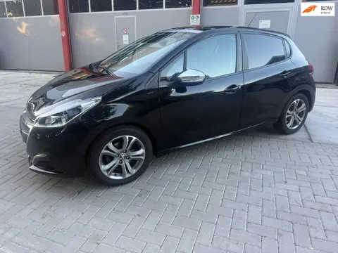 Peugeot 208 1.2 PureTech GT-Line Pano Navi