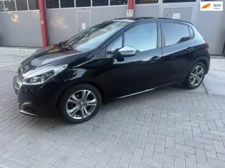 Peugeot 208 1.2 PureTech GT-Line Pano Navi