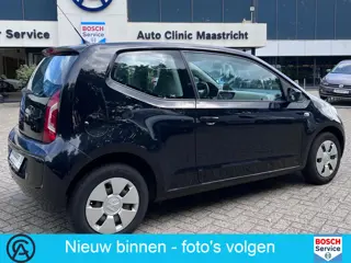 Foto 11 van Volkswagen up! 1.0 groove up! BlueMotion / NAVI / CRUISE / STOELVERWARMING /