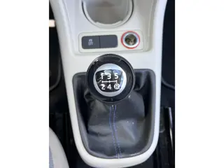 Foto 16 van Volkswagen up! 1.0 groove up! BlueMotion / NAVI / CRUISE / STOELVERWARMING /