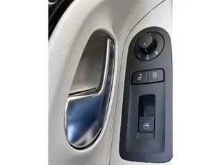 Foto 14 van Volkswagen up! 1.0 groove up! BlueMotion / NAVI / CRUISE / STOELVERWARMING /