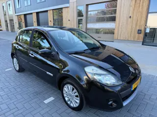 Foto 13 van Renault Clio 1.2 Collection 5-DEURS (bj 2010) Nieuwe distributie|Airco|Lmv|