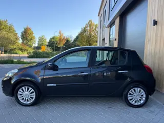 Foto 16 van Renault Clio 1.2 Collection 5-DEURS (bj 2010) Nieuwe distributie|Airco|Lmv|