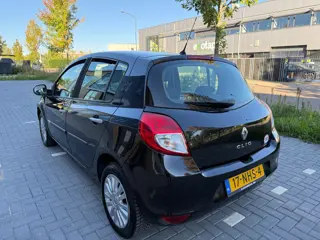 Foto 17 van Renault Clio 1.2 Collection 5-DEURS (bj 2010) Nieuwe distributie|Airco|Lmv|