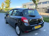 Foto 28 van Renault Clio 1.2 Collection 5-DEURS (bj 2010) Nieuwe distributie|Airco|Lmv|