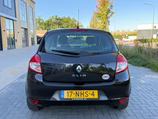 Foto 19 van Renault Clio 1.2 Collection 5-DEURS (bj 2010) Nieuwe distributie|Airco|Lmv|