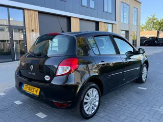 Foto 20 van Renault Clio 1.2 Collection 5-DEURS (bj 2010) Nieuwe distributie|Airco|Lmv|